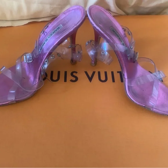 Pink Manolo heels - Picture 2 of 3